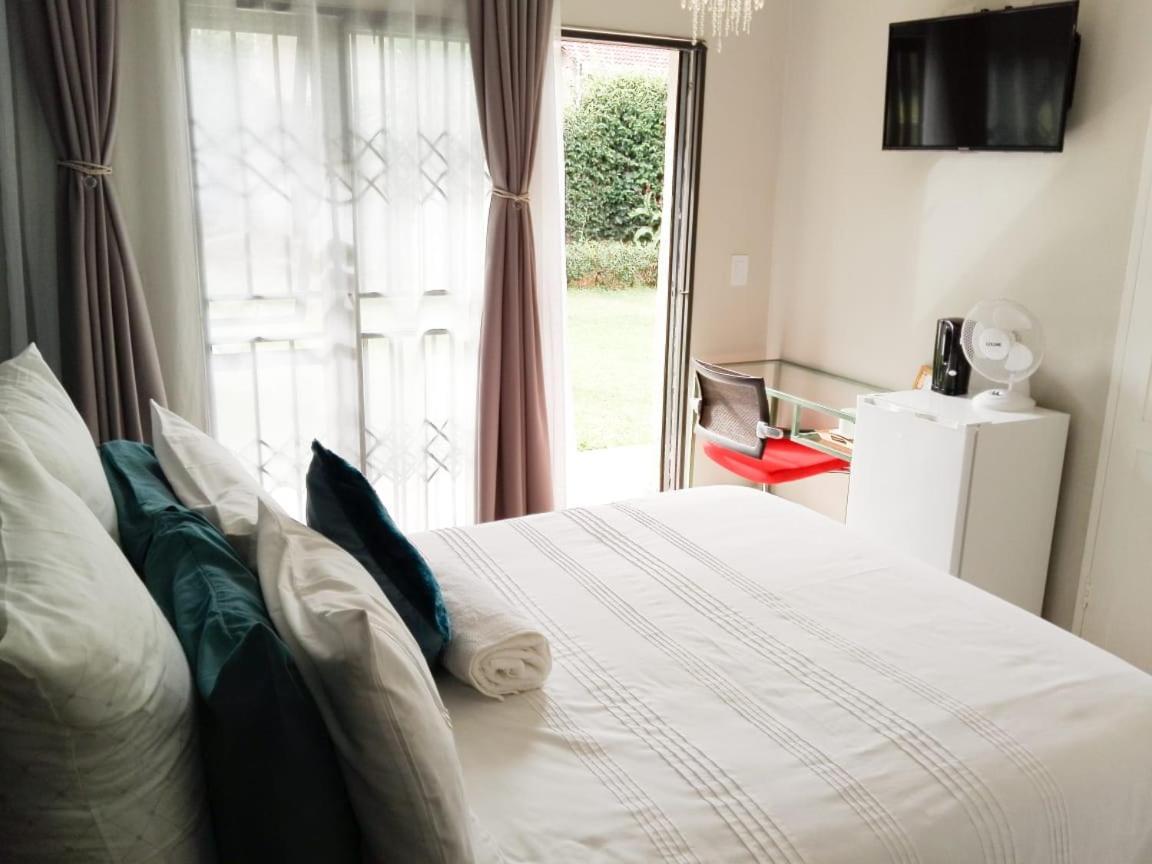 South Serene Guest House Midrand Esterno foto