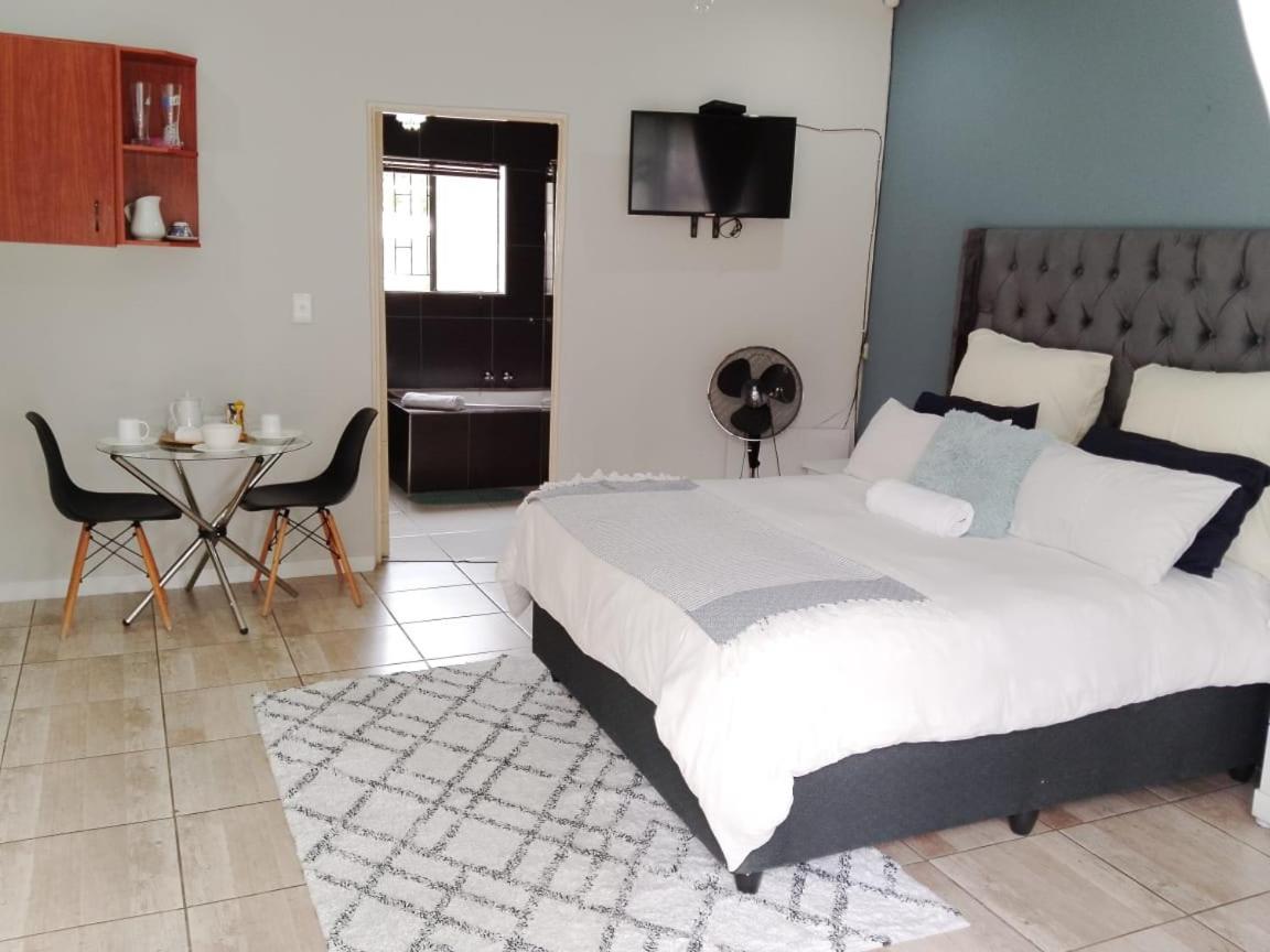 South Serene Guest House Midrand Esterno foto